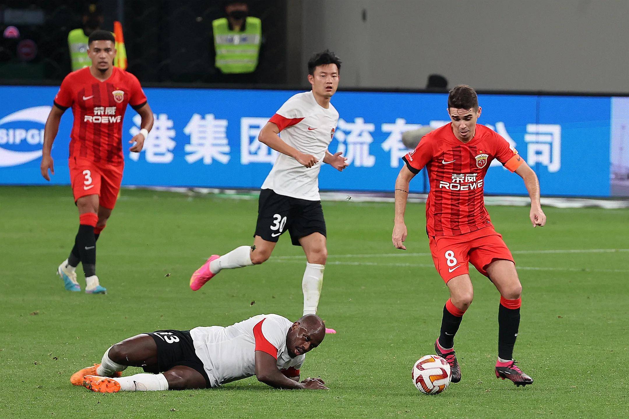 海港五连胜继续领跑积分榜，本菲卡主帅陷下课危机！